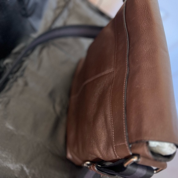 Medium sized coach satchel. Convenient and stylish - Picture 5 of 10